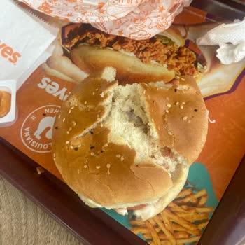 Popeyes Vialand Şubesinde Bayat Hamburger Ekmeği Yemek Olmaz Hale Getirdi