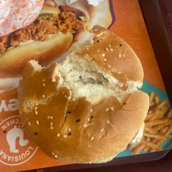 Popeyes Vialand Şubesinde Bayat Hamburger Ekmeği Yemek Olmaz Hale Getirdi