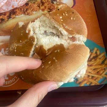 Popeyes Vialand Şubesinde Bayat Hamburger Ekmeği Yemek Olmaz Hale Getirdi