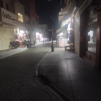 Odunpazarı Sokak Lambaları Yanmadığı İçin İşletmeler Karanlıkta Kaldı