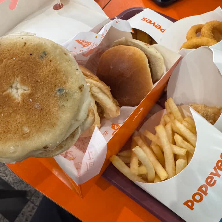 Küflü Ekmek Servisi, Sağlık Riski Ve Çalışan İlgisizliği