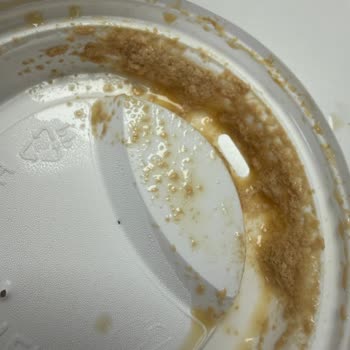 Starbucks Kahvesinde Süt Kesildiği İçin İade Talebi