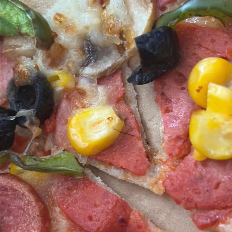 Kıl İçeren Soğuk Pizza İçin Tam Ücret İadesi Talebi