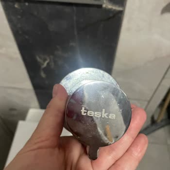 Teska Tuvalet Sifonu Ve Taharet Musluğunda Sürekli Su Sızıntısı Ve Kapanmama Sorunu