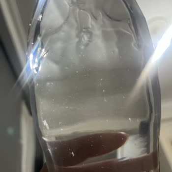 Şişede Beyaz Parçacıklar Ve Plastik Tat İçeren Taşkesti Suyu