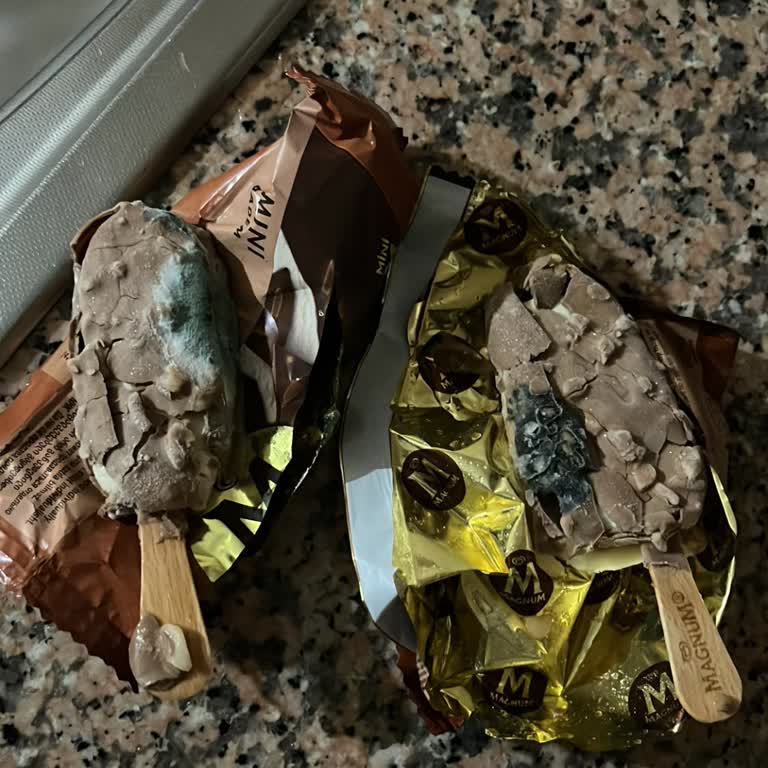 Migros'ta Satılan Dondurmalar Küflendi, Sağlığı Tehlikeye Atıyor