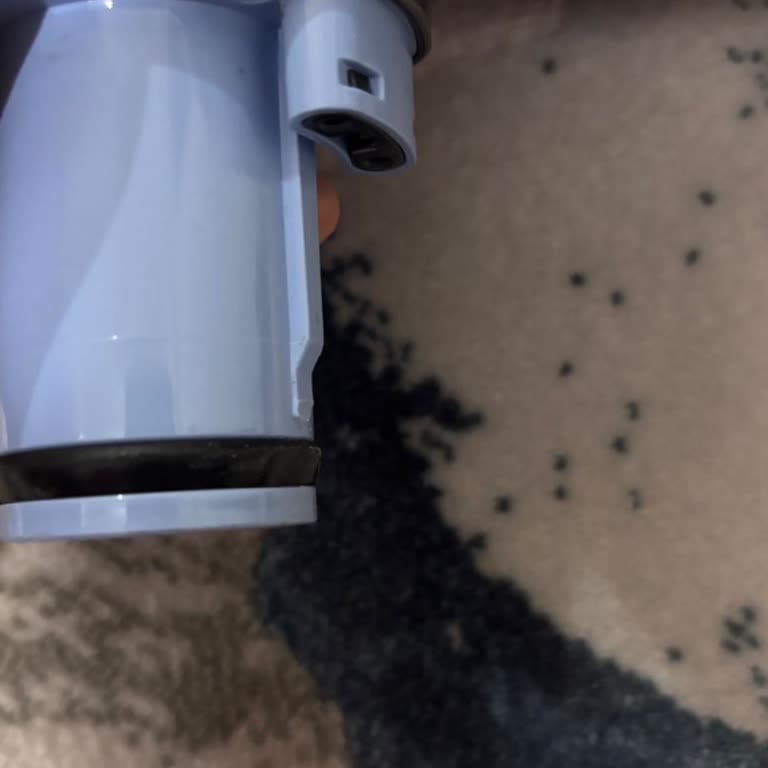 Philips 7000 Dikey Süpürge Bağlantı Parçasının Kırılması Ve Garanti Değişimi Talebi