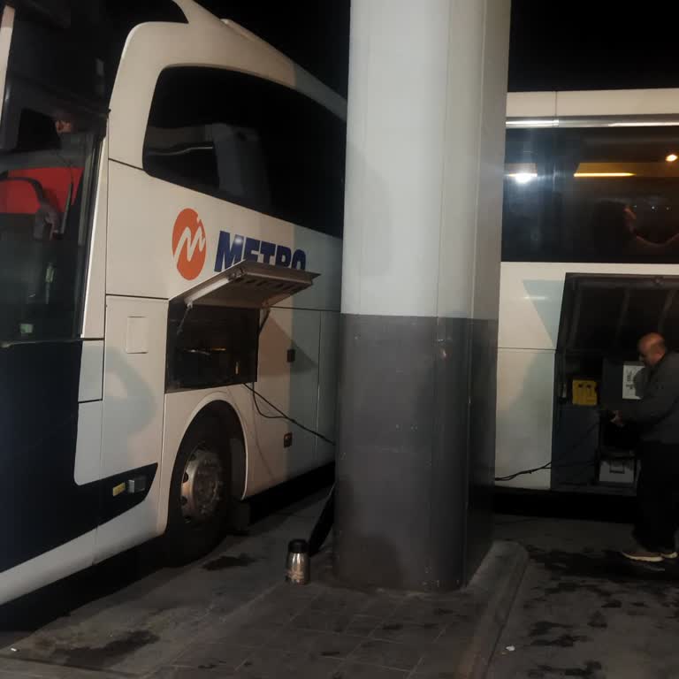 Işıkları Ve Kliması Çalışmayan Otobüste Saatlerce Bekletilme