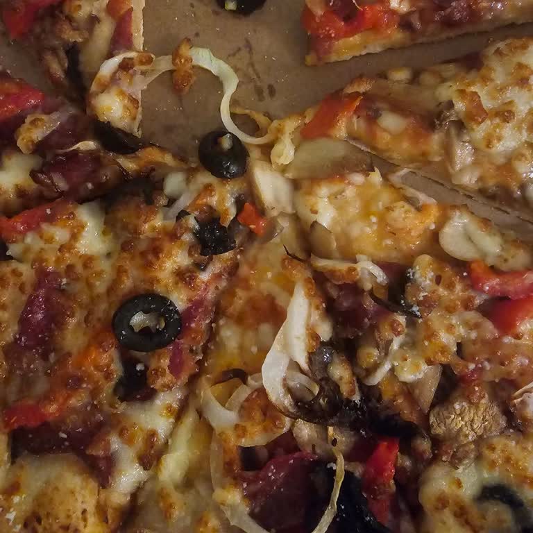 Sucuksuz Pizza Ve Sert Müşteri Temsilcisi Tutumu