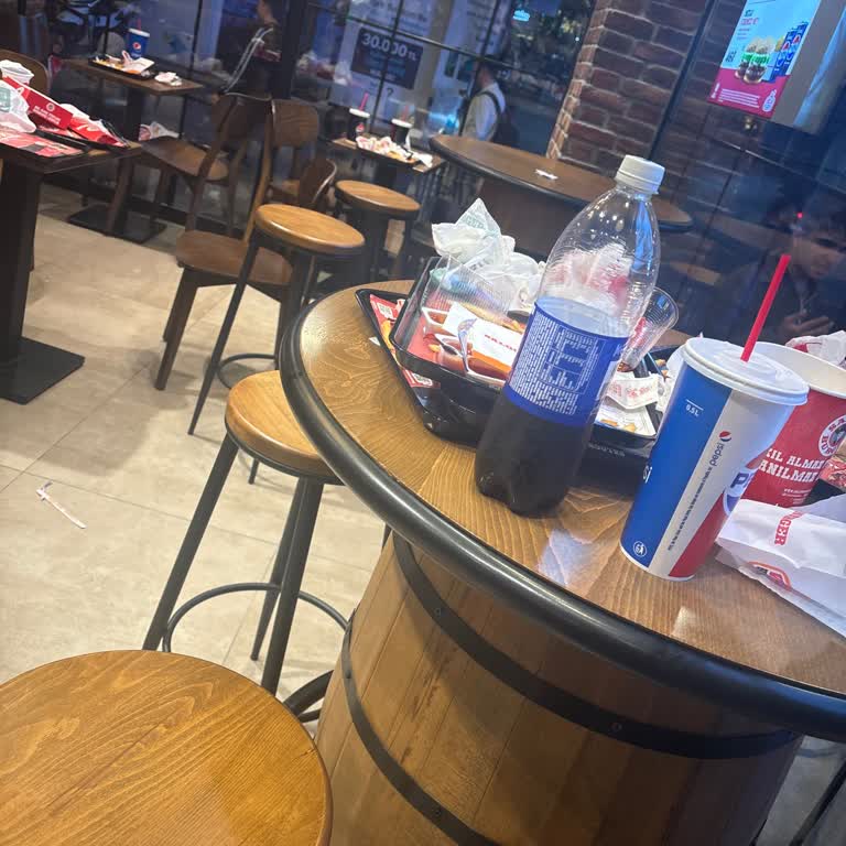 Esenler Burger Şubesinde Kötü Hijyen Ve Kaba Çalışan Tutumu