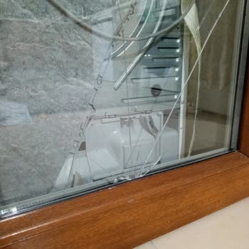 Torima Cam Temizleme Robotunun Vakumu Bırakmasıyla Cam Kırılması Ve Masrafının Karşılanması