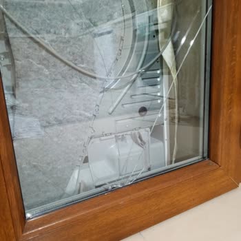 Torima Cam Temizleme Robotunun Vakumu Bırakmasıyla Cam Kırılması Ve Masrafının Karşılanması