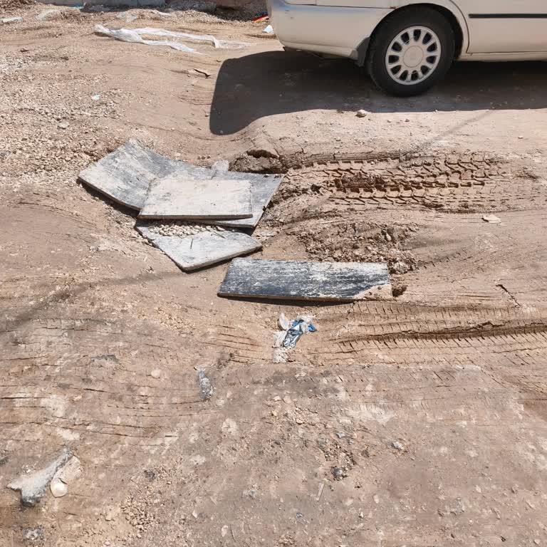 Ahmet Yesevi Mahallesindeki Çukurlu Yol Araçlarımıza Zarar Veriyor