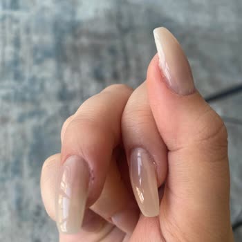 Bloom Beauty Studio Deneyimsiz Kadro Ve Hijyen Sorunu Nedeniyle Ciddi Kesikler Ve Yanık
