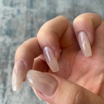 Bloom Beauty Studio Deneyimsiz Kadro Ve Hijyen Sorunu Nedeniyle Ciddi Kesikler Ve Yanık