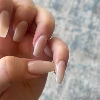 Bloom Beauty Studio Deneyimsiz Kadro Ve Hijyen Sorunu Nedeniyle Ciddi Kesikler Ve Yanık