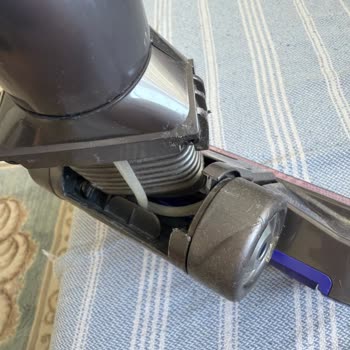 Dyson Ball Süpürge Başlığının Kendiliğinden Kırılması Ve Garanti Talebi