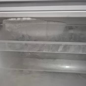 Uğur Garanti Süresindeki Derin Dondurucuda Sürekli Buzlanma Ve Değişim İsteği