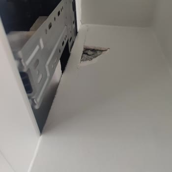 Samsung Premium Klima Montajı Sırasında Özensiz İşçilik Ve Kolon Hasarı