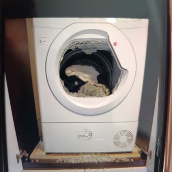 Hoover Kendi Kendine Patlayan Ön Cam Ve Garanti Kapsamında Ücretsiz Değişim Talebi