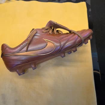 Nike Tiempo Pro Futbol Kramponunda Dikiş Atması Ve Kullanıcı Hatası İddiası