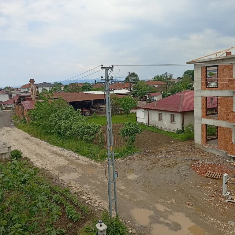 Akyazı Hastane Mahallesinde Aydınlatma Direği Arızası Çözülmedi