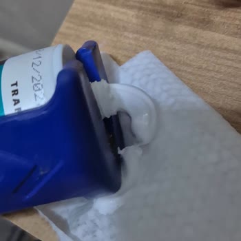 Sista Şeffaf Silikonun Hatalı Çıkması Nedeniyle Banyo İşçiliğinin Bozulması
