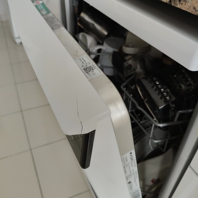 Yeni Bulaşık Makinesinin Kapak Çatlağı Garanti Kapsamına Alınmadı