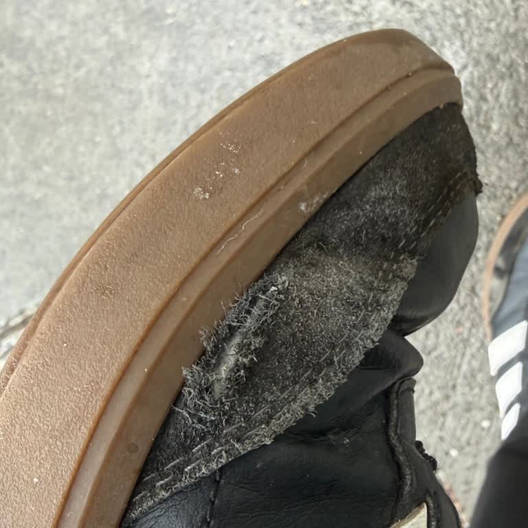 Kısa Sürede Yırtılan Adidas Ayakkabısının Değişim Ve İade Talebi Reddedildi