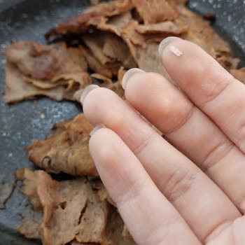 Paketli Dönerde Sert Yabancı Parça Diş Kırma Tehlikesi