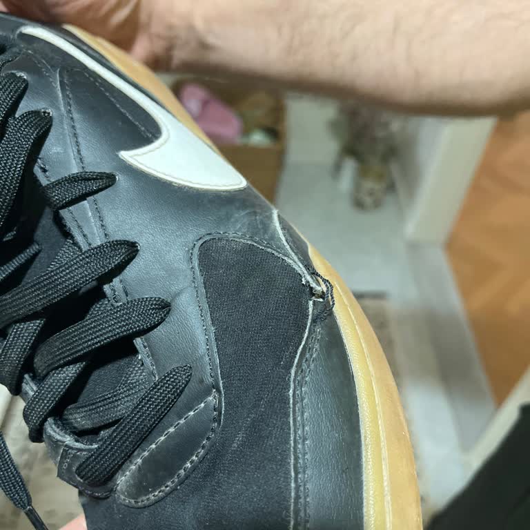 FLO In Street Mağazasında Nike Ayakkabısının Açılması Değişim Reddi
