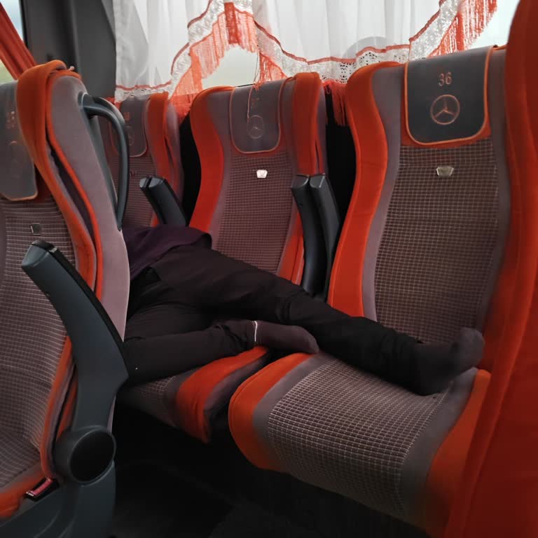 Metro Turizm Seferinde Genç Muavinin Saygısız Davranışı Ve Kalitesiz Hizmet