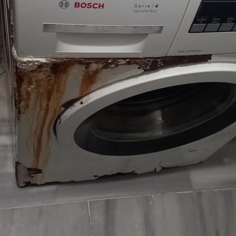 Bosch Çamaşır Makinesinde Ön Gövde Çürümesi Ve Paslanma