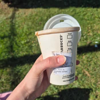 Starbucks Sıcak İçecek Kapakları Ve Bardakları Sorunlu, Kahve Dökülüyor Ve Güvenlik Riski