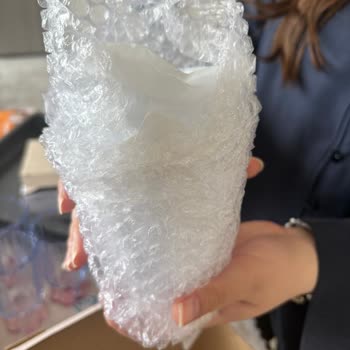 Kırık Kadehler Ve Çizikli Kahve Fincanı İçin Ürün Değişimi Talebi