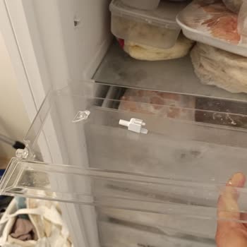 Uğur Markasının Derin Dondurucu Kapağı Üretim Hatası Nedeniyle Kırıldı Ve Ücretsiz Değişim Talebi