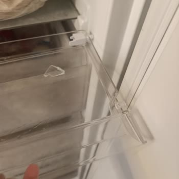 Uğur Markasının Derin Dondurucu Kapağı Üretim Hatası Nedeniyle Kırıldı Ve Ücretsiz Değişim Talebi