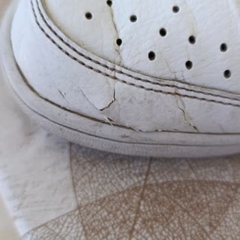 Nike Ayakkabım Bir Hafta İçinde Çatladı, Mağaza Çözüm Sunmadı