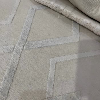 Halılar Yıkanmış Gibi Görünüyor Ama Leke Kaldı