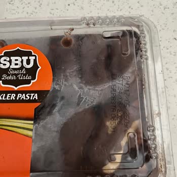 Son Kullanma Tarihi Bugün Olan Pasta Satışı Çocukların Sağlığını Tehlikeye Attı