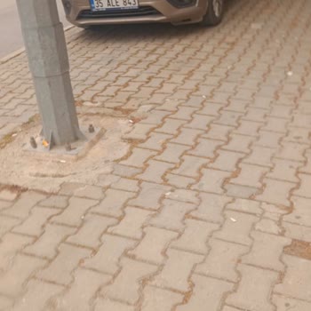Kaldırıma Araç Parkı Engelli Bireylerin Güvenliğini Tehlikeye Atıyor
