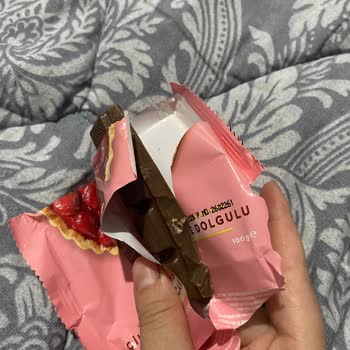 Ambalajda Belirtilen Çilekli Cheesecake Dolgusu Olmayan Çikolata