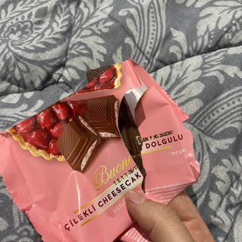 Ambalajda Belirtilen Çilekli Cheesecake Dolgusu Olmayan Çikolata