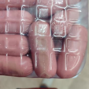 Tombik Kısa Sosislerinde Bayat Ve Bozulmuş Ürün Satışı