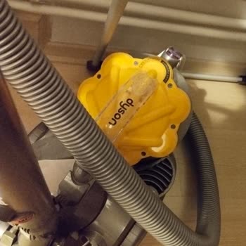 Dyson V16 Süpürge Parkeleri Çiziyor Ve Filtre Uyarısı Veriyor