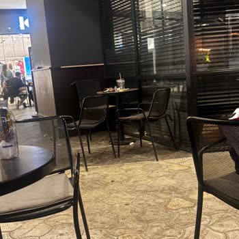 Kahve Dünyası Başiskele Şubesinde Hijyen Ve Temizlik İhmali