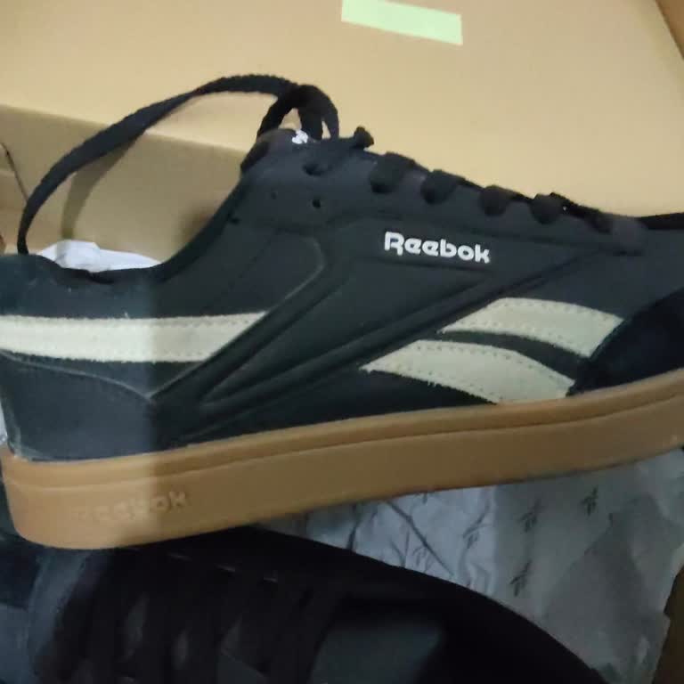 Yağmurda Boya Sızdıran Reebok Sneaker İçin İade Talebi