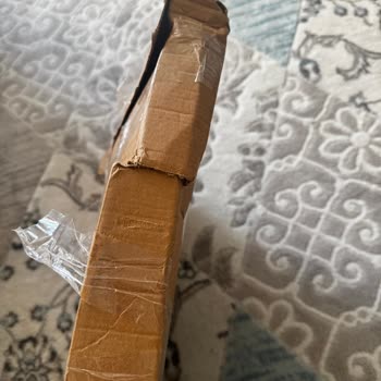 İade Reddedildi Ve Yanlış Kırmızı Elbise Gönderildi, Hızlı Çözüm Bekleniyor