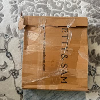 İade Reddedildi Ve Yanlış Kırmızı Elbise Gönderildi, Hızlı Çözüm Bekleniyor