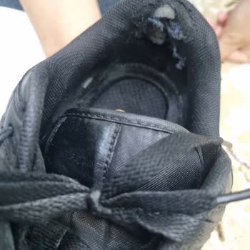 Kısa Sürede Yırtılan Skechers Ayakkabı İçin Değişim Ve İade Talebi